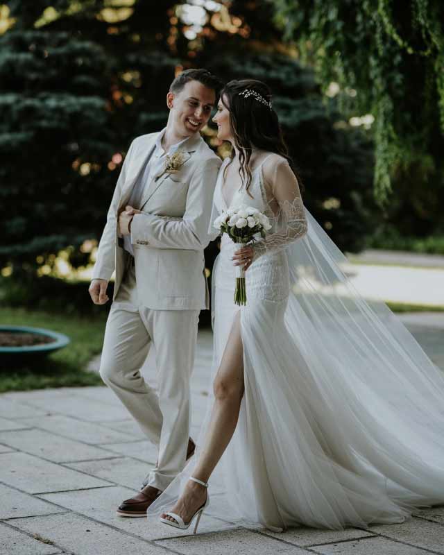 Masal gibi düğün! Güzel oyuncu Başak Güroz, sevgilisi Canberk Türkeç ile evlendi