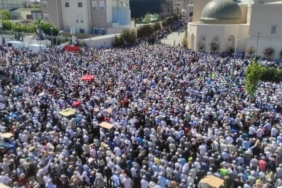 Menzil Cemaati'nden gövde gösterisi gibi cenaze töreni! 15 kilometrelik araç kuyruğu oluştu 10 Menzil-Cemaati'nden-gövde-gösterisi-gibi-cenaze-töreni