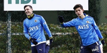 Mesut-Özil’den-Arda-Güler’e-sürpriz-‘transfer’-telefonu!