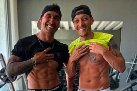 Mesut-Özil'in-3-hilal-ve-bozkurt-dövmesi-Almanya'da-tartışma-yarattı!-“Aşırı-sağcı”