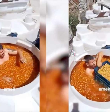 Mide bulandıran görüntüler: Çıplak şekilde zeytin tankına girip zeytinleri sepetledi 3 Mide-bulandıran-görüntüler--Çıplak-şekilde-zeytin-tankına-girip-zeytinleri-sepetledi