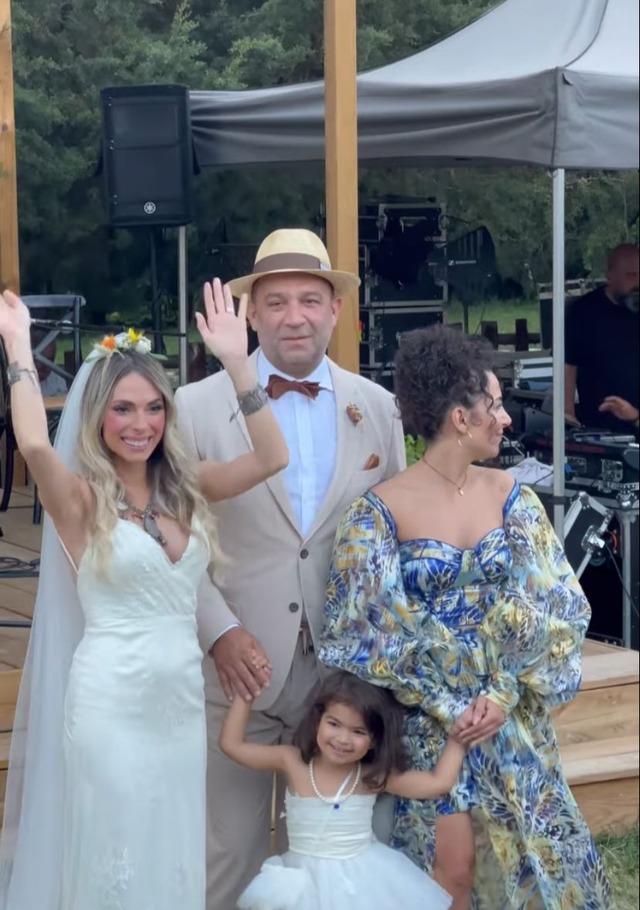 Nikahı Müjdat Gezen kıydı: Arka Sokaklar'ın Mesut'u Şevket Çoruh 5 yıllık eşiyle düğün yaptı!