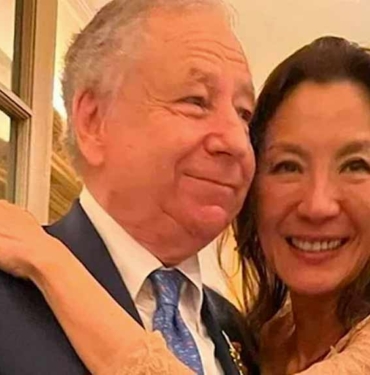 Oscar’lı yıldız oyuncu Michelle Yeoh 19 yıllık nişanlısıyla evlendi: İmzayı atmak için 6 bin 992 gün bekledik! 9 Oscar’lı-yıldız-19-yıllık-nişanlısıyla-evlendi--İmzayı-atmak-için-6-bin-992-gün-bekledik!-