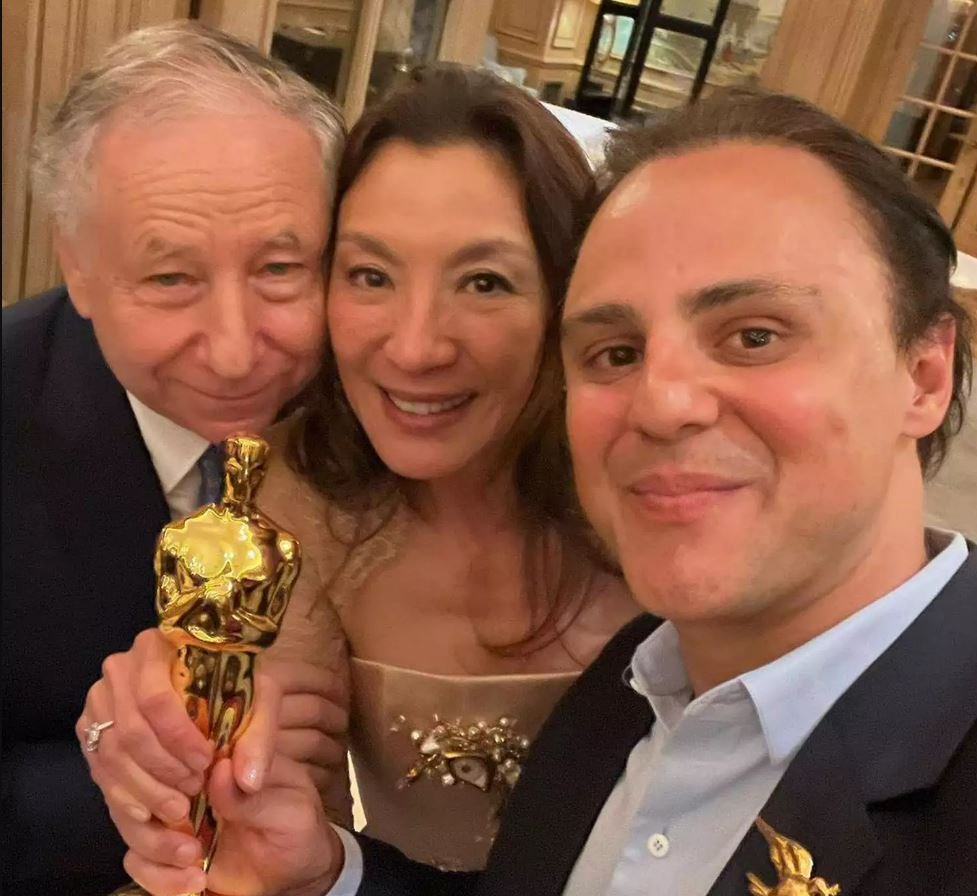 Oscar’lı yıldız oyuncu Michelle Yeoh 19 yıllık nişanlısıyla evlendi: İmzayı atmak için 6 bin 992 gün bekledik!