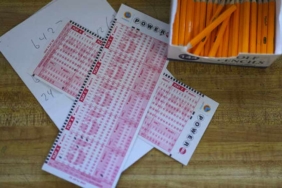 Para toplayıp piyango bileti alan 11 kadın 1 milyon dolardan fazla kazandı 2 Para-toplayıp-piyango-bileti-alan-11-kadın-1-milyon-dolardan-fazla-kazandı