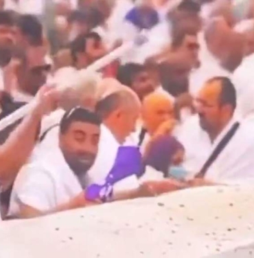 Şeytan-taşlarken-kendinden-geçti!-Taş-yetmedi,-koltuk-değneğini-silah-gibi-kullandı