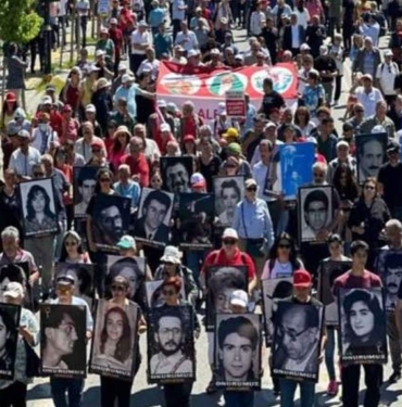 Sivas Katliamı'nın 30. yılı: Madımak'ta katledilenler anılıyor 5 Sivas-Katliamı'nın-30.-Yılı--Madımak'ta-katledilenler-anılıyor