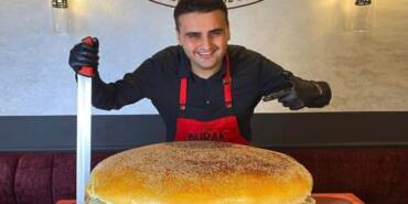 Ünlü-şef-CZN-Burak-davalık-oldu--Babası-tarafından-dolandırıldı!