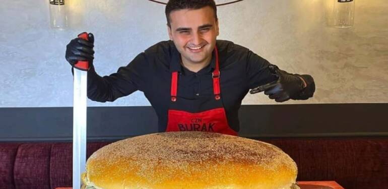 Ünlü şef CZN Burak davalık oldu: Babası tarafından dolandırıldı!