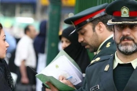 ‘Ahlak-polisi’-geri-döndü--İran’da-‘başörtü-devriyesi’-yeniden-başlıyor