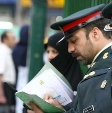 ‘Ahlak polisi’ geri döndü: İran’da ‘başörtü devriyesi’ yeniden başlıyor 9 ‘Ahlak-polisi’-geri-döndü--İran’da-‘başörtü-devriyesi’-yeniden-başlıyor