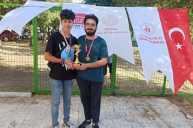 Erzurumlu gençler, geliştirdikleri roketle Türkiye şampiyonu oldu