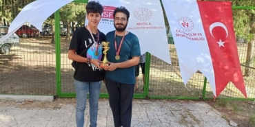 Erzurumlu gençler, geliştirdikleri roketle Türkiye şampiyonu oldu