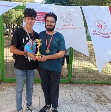 Alora Roket Takımı sporcuları geliştirdikleri roketle Türkiye şampiyonu oldu 3 Erzurumlu gençler, geliştirdikleri roketle Türkiye şampiyonu oldu