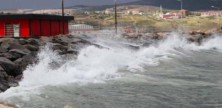 İstanbullular dikkat! Valilikten kuvvetli fırtına uyarısı