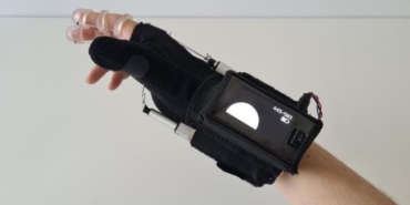 Uludağ Üniversitesi'nde kısmi felçli hastalar için geliştirildi Mobil el dış iskeleti