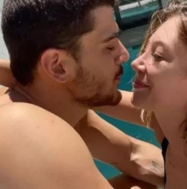 Yiğit Poyraz ve Yasmin Erbil'den tatilde aşk pozları 3 Yiğit Poyraz ve Yasmin Erbil'den tatilde aşk pozları