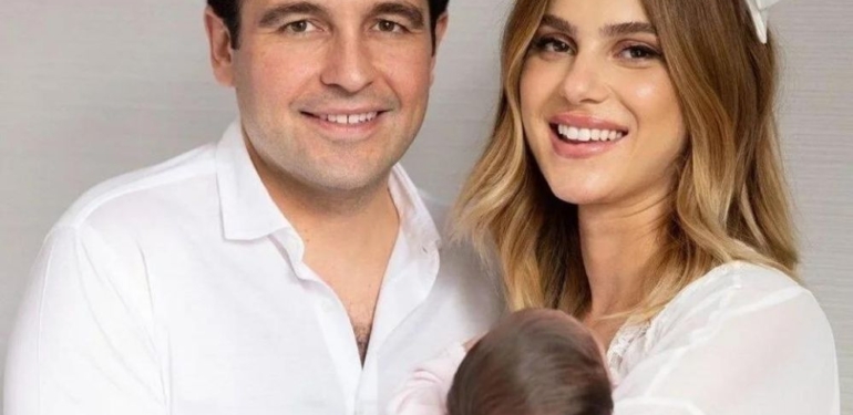 Nazlı Sabancı'dan eşi ve kızı ile ilk aile pozu 6 nazlı sabancı