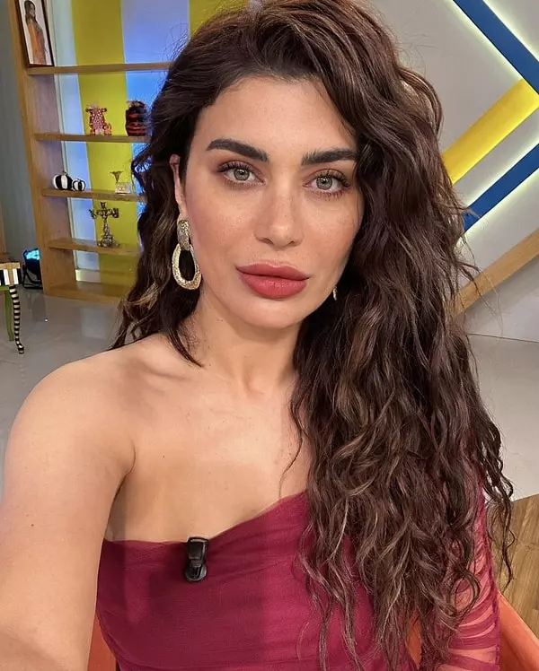 Öykü Serter 'Kısmetse Olur'dan ayrıldı, yeni sunucu belli oldu