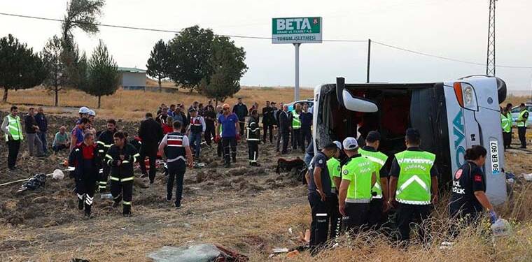 Amasya’da yolcu otobüsü devrildi: 6 kişi öldü, 35 kişi yaralandı