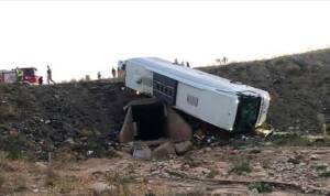 Erzurum'da yolcu otobüsü şarampole devrildi, 3 kişi hayatını kaybetti, 22 kişi yaralandı