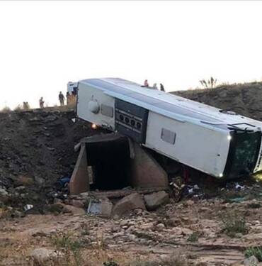 Erzurum'da yolcu otobüsü şarampole devrildi, 3 kişi hayatını kaybetti, 22 kişi yaralandı 7 Erzurum'da-yolcu-otobüsü-şarampole-devrildi,-3-kişi-hayatını-kaybetti,-22-kişi-yaralandı