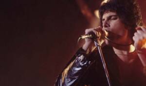 Freddie Mercury'nin piyanosu açık artırmada 2 milyon doların üzerinde alıcı buldu