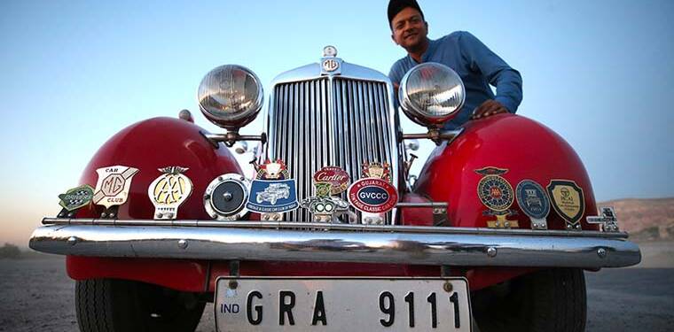 Hint iş insanı 73 yıllık klasik otomobili “lal pari” ile ‘Baharat Yolu’nu keşfediyor