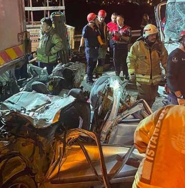 İstanbul'da kahreden zincirleme trafik kazası: 4 çocuk hayatını kaybetti, 4 kişi yaralandı 7 İstanbul'da-zincirleme-trafik-kazası--4-çocuk-hayatını-kaybetti,-4-kişi-yaralandı