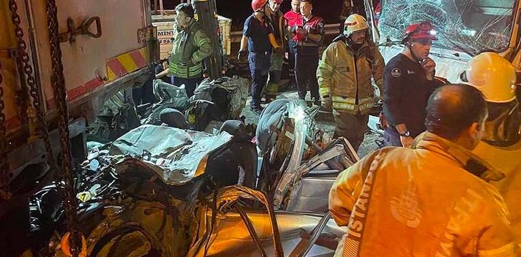 İstanbul’da kahreden zincirleme trafik kazası: 4 çocuk hayatını kaybetti, 4 kişi yaralandı