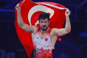 Milli-sporcu-Ali-Cengiz,-Dünya-Güreş-Şampiyonası'nda-altın-madalya-kazandı