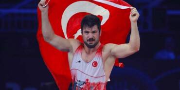 Milli-sporcu-Ali-Cengiz,-Dünya-Güreş-Şampiyonası'nda-altın-madalya-kazandı