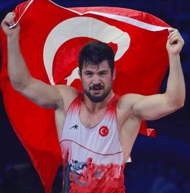 Milli sporcu Ali Cengiz, Dünya Güreş Şampiyonası'nda altın madalya kazandı 7 Milli-sporcu-Ali-Cengiz,-Dünya-Güreş-Şampiyonası'nda-altın-madalya-kazandı