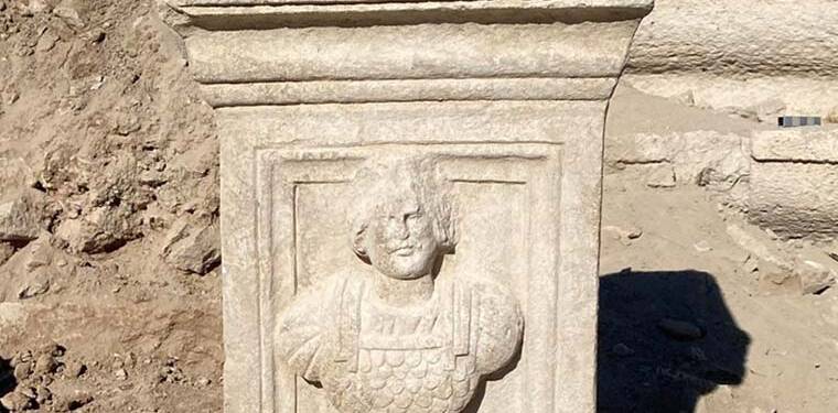 Savatra Antik Kenti’nde yaklaşık 1800 yıllık sunak bulundu