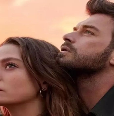 Usta oyuncu kadroda: Kıvanç Tatlıtuğ ve Serenay Sarıkaya'lı Aile dizisine bomba isim! 10 aile dizisi