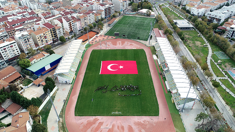 Kırklareli'nde 250 öğrenci, Atatürk'ün imzasının koreografisini oluşturdu