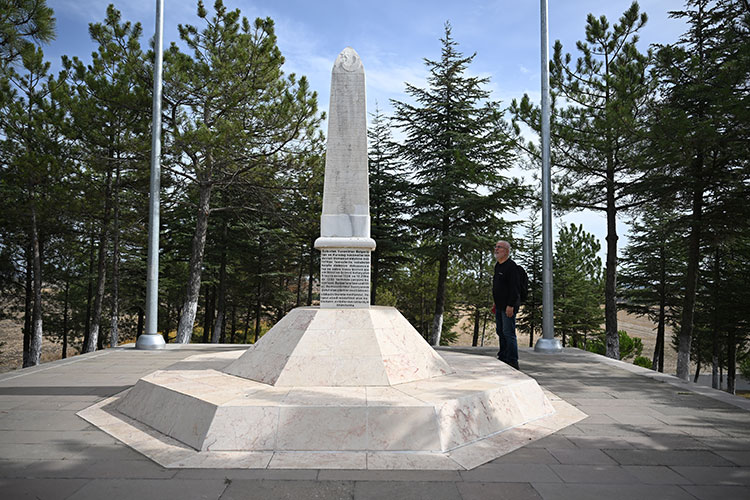 Çanakkale'de şehit düştüğü sanılan dedesinin mezarını 111 yıl sonra Edirne'de buldu