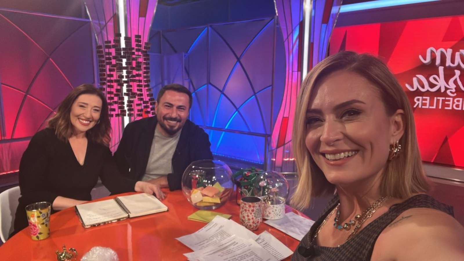 'Seksenler' dizisinin oyuncusu Yasemin Conka boşandığını açıkladı 3 'Seksenler' dizisinin oyuncusu Yasemin Conka boşandığını açıkladı