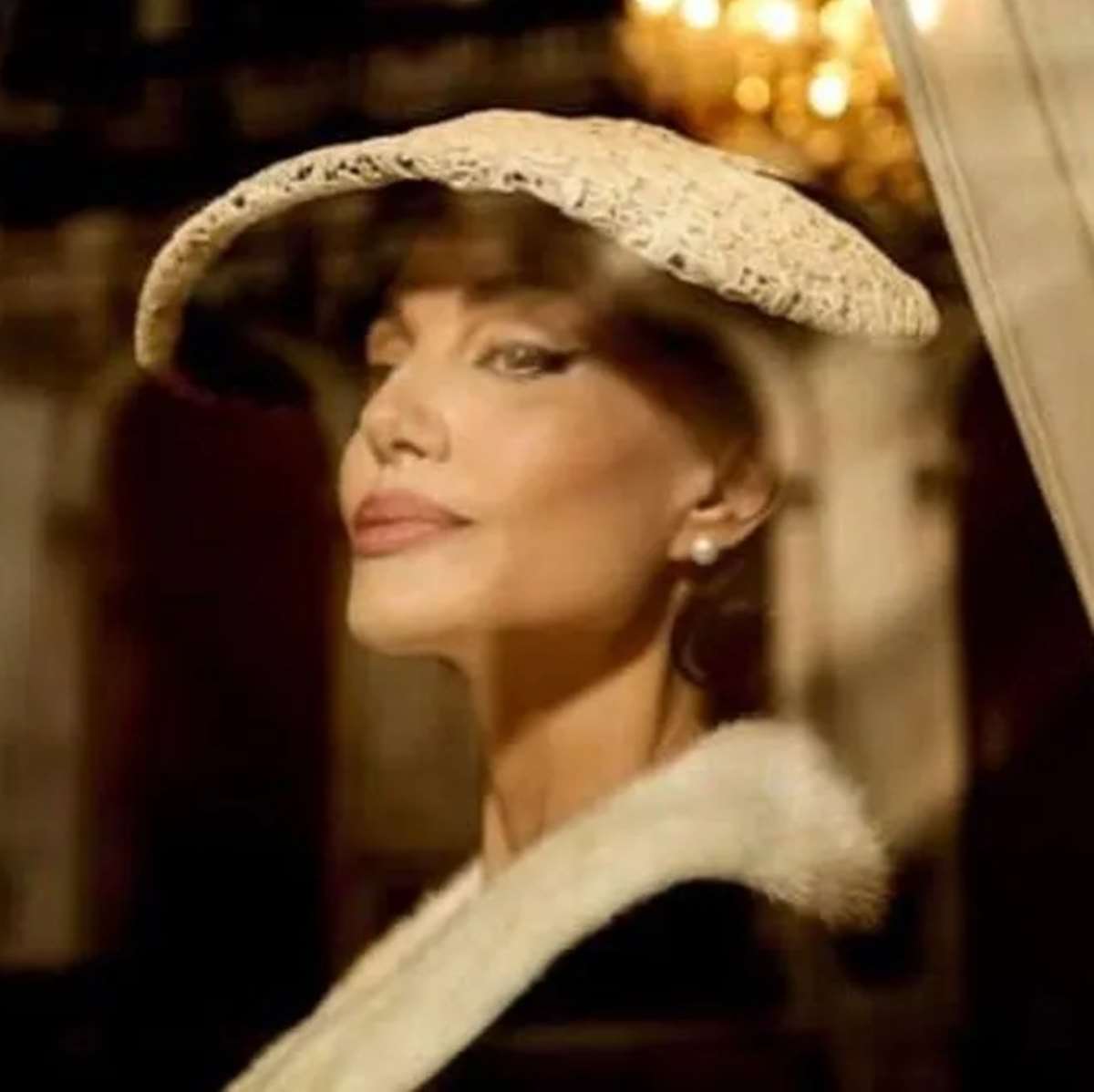 Angelina Jolie ve Haluk Bilginer'in oynadığı Maria filminden yeni fotoğraflar...