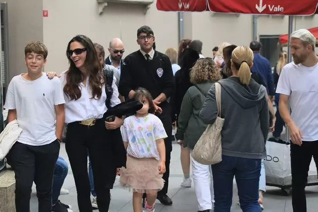 Caner Erkin ve Asena Atalay'ın oğlu kocaman oldu! Şükran Ovalı ile görüntülendi