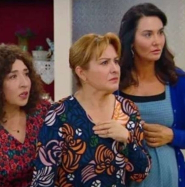 'Seksenler' dizisinin oyuncusu Yasemin Conka boşandığını açıkladı 4 Adsız tasarım (4)