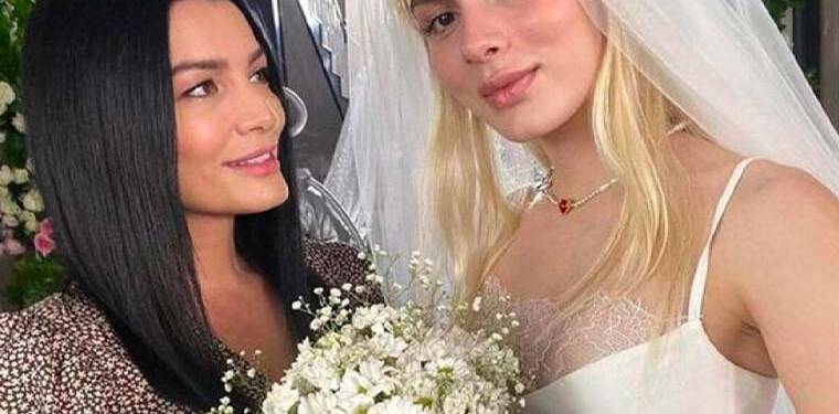 Aleyna Tilki’nin annesi Havva Öztel başını örtüp poz verdi! “Kandil olsaydı…”