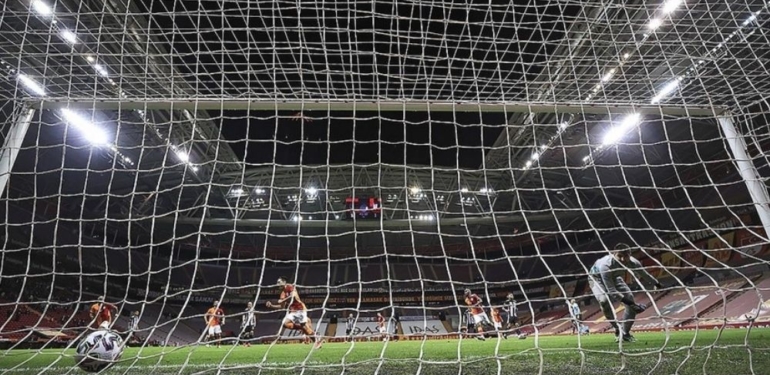 Galatasaray-Beşiktaş derbisini 2 bin 400 siyah-beyazlı taraftar izleyecek 6 Galatasaray-Beşiktaş derbisini 2 bin 400 siyah-beyazlı taraftar izleyecek