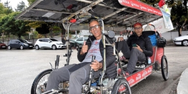 Güneş panelli bisikletle Fas'tan Dubai'ye BM İklim Değişikliği Konferansı için pedal çeviriyorlar