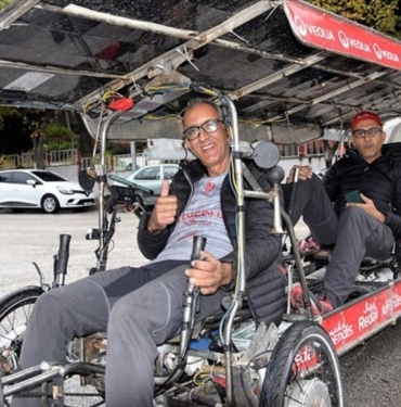Güneş panelli bisikletle Fas'tan Dubai'ye BM İklim Değişikliği Konferansı için pedal çeviriyorlar