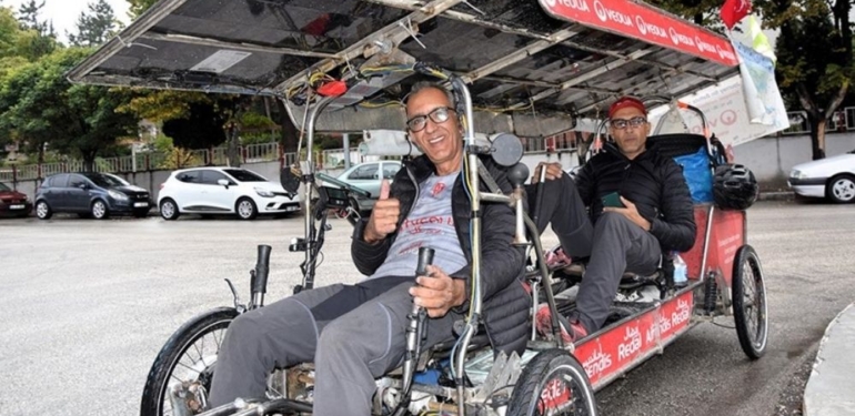 Güneş panelli bisikletle Fas'tan Dubai'ye BM İklim Değişikliği Konferansı için pedal çeviriyorlar