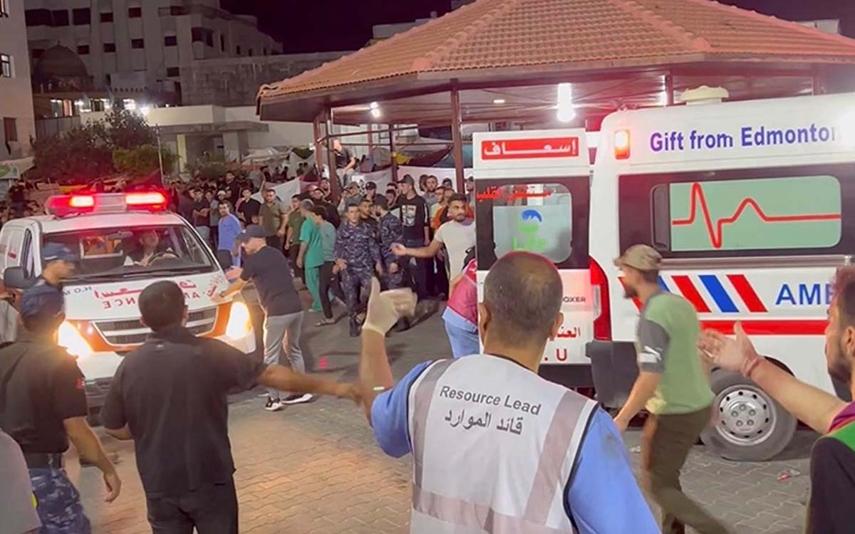 İsrail'in Gazze'deki El-Ehli Baptist Hastanesini bombalaması sonucu en az 500 kişi öldü