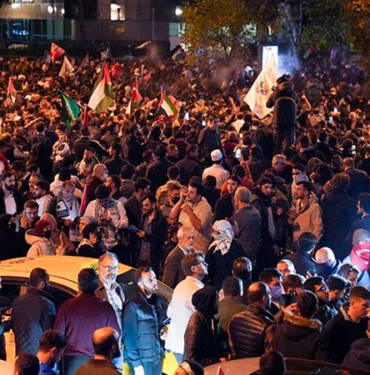 İsrail'in İstanbul Başkonsolosluğu önündeki gösterilerde 63 kişi yaralandı 8 İsrail'in-İstanbul-Başkonsolosluğu-önündeki-gösterilerde-63-kişi-yaralandı
