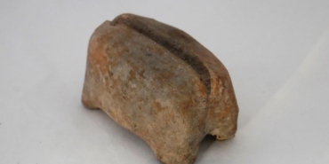 İzmir'deki Ulucak Höyüğü kazılarında 7 bin 700 yılık kil obje bulundu