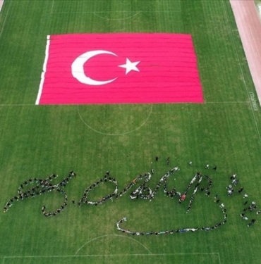 Kırklareli'nde 250 öğrenci, Atatürk'ün imzasının koreografisini oluşturdu